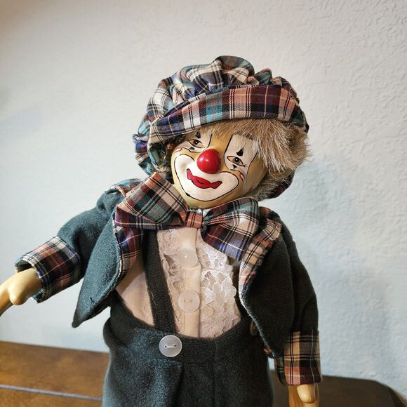 Vintage Wind Up Musical Moving Porcelain 12" Clown Doll in box pre-owned - Picture 3 of 5